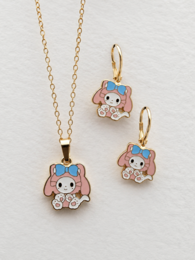 Parure kawaii en or plaqué avec collier et boucles d'oreilles assortis. Bijou féminin original, élégant et garanti à vie.